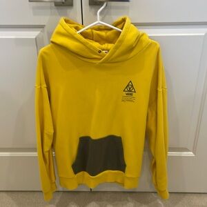 Van’s yellow hoodie